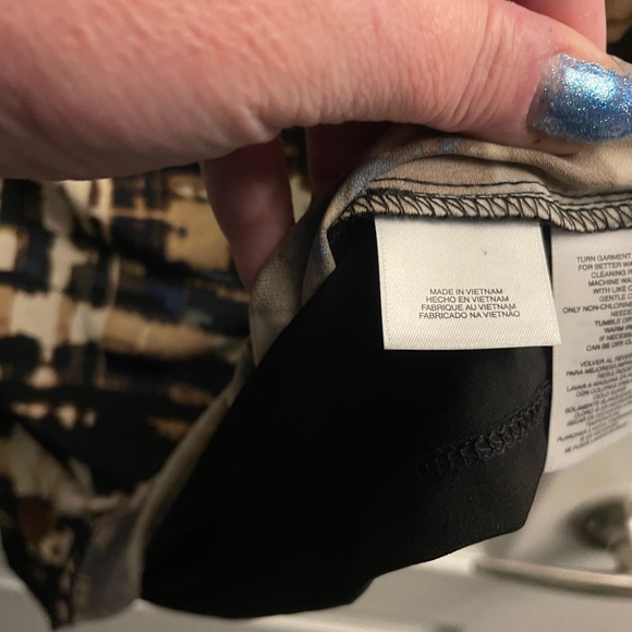 Anne Klein capped shear sleeve blouse pattered front and plain black back w tags - Picture 7 of 7